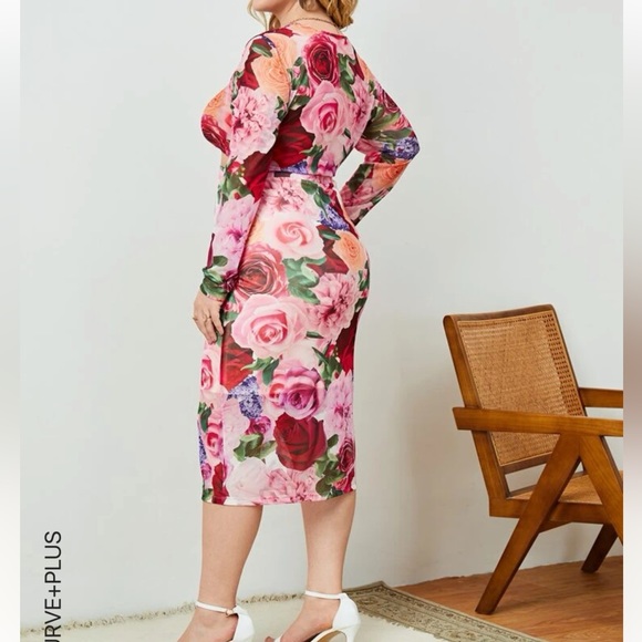 Shein floral 2 piece crop top and skirt it’s more like 1x - Picture 2 of 11